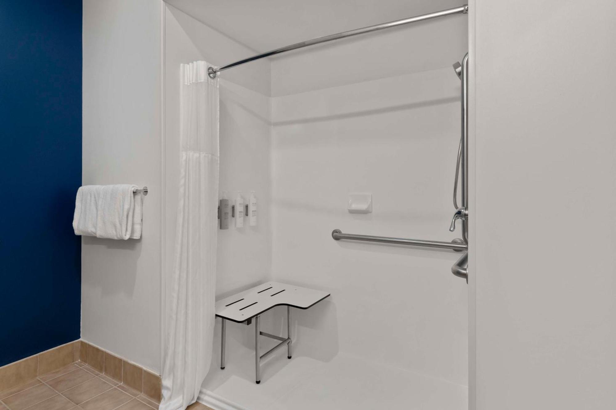 Spark By Hilton Newcomerstown Екстериор снимка
