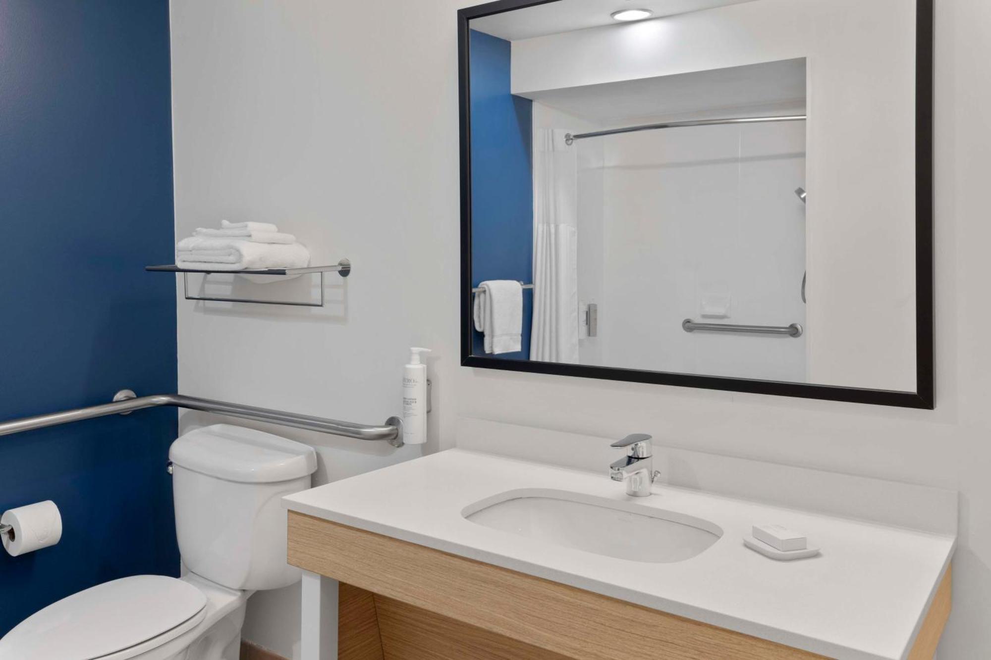 Spark By Hilton Newcomerstown Екстериор снимка