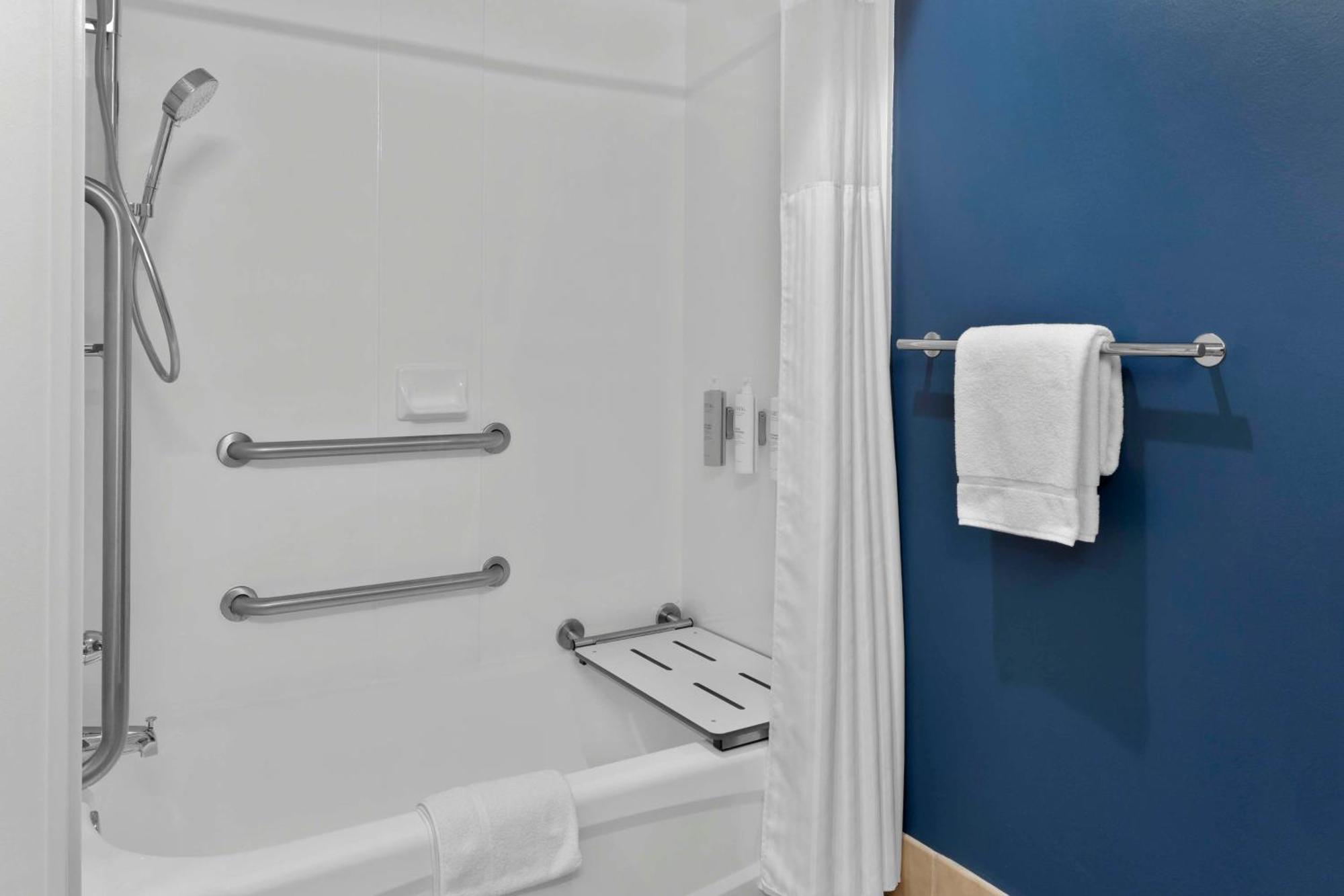 Spark By Hilton Newcomerstown Екстериор снимка