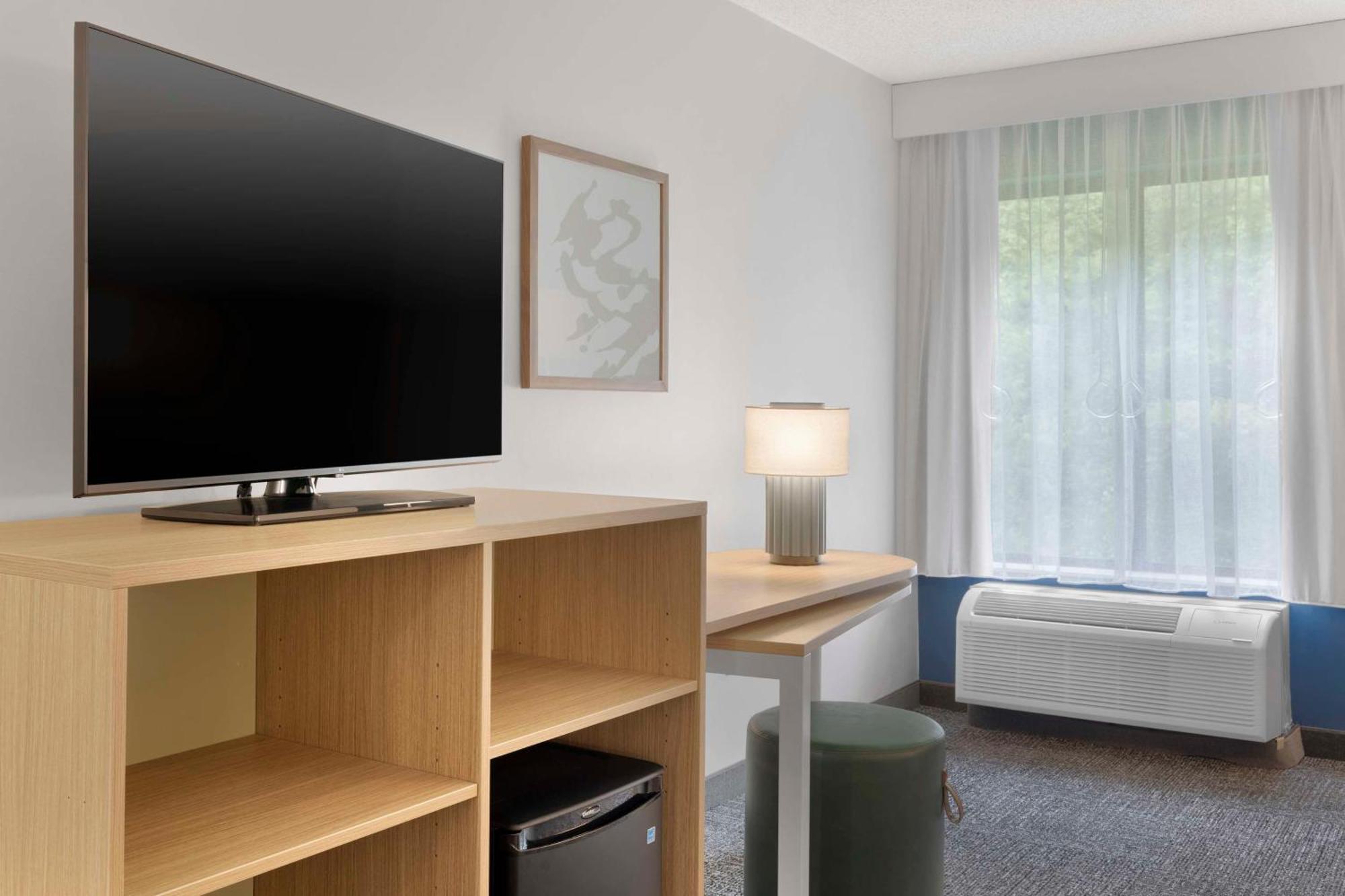 Spark By Hilton Newcomerstown Екстериор снимка