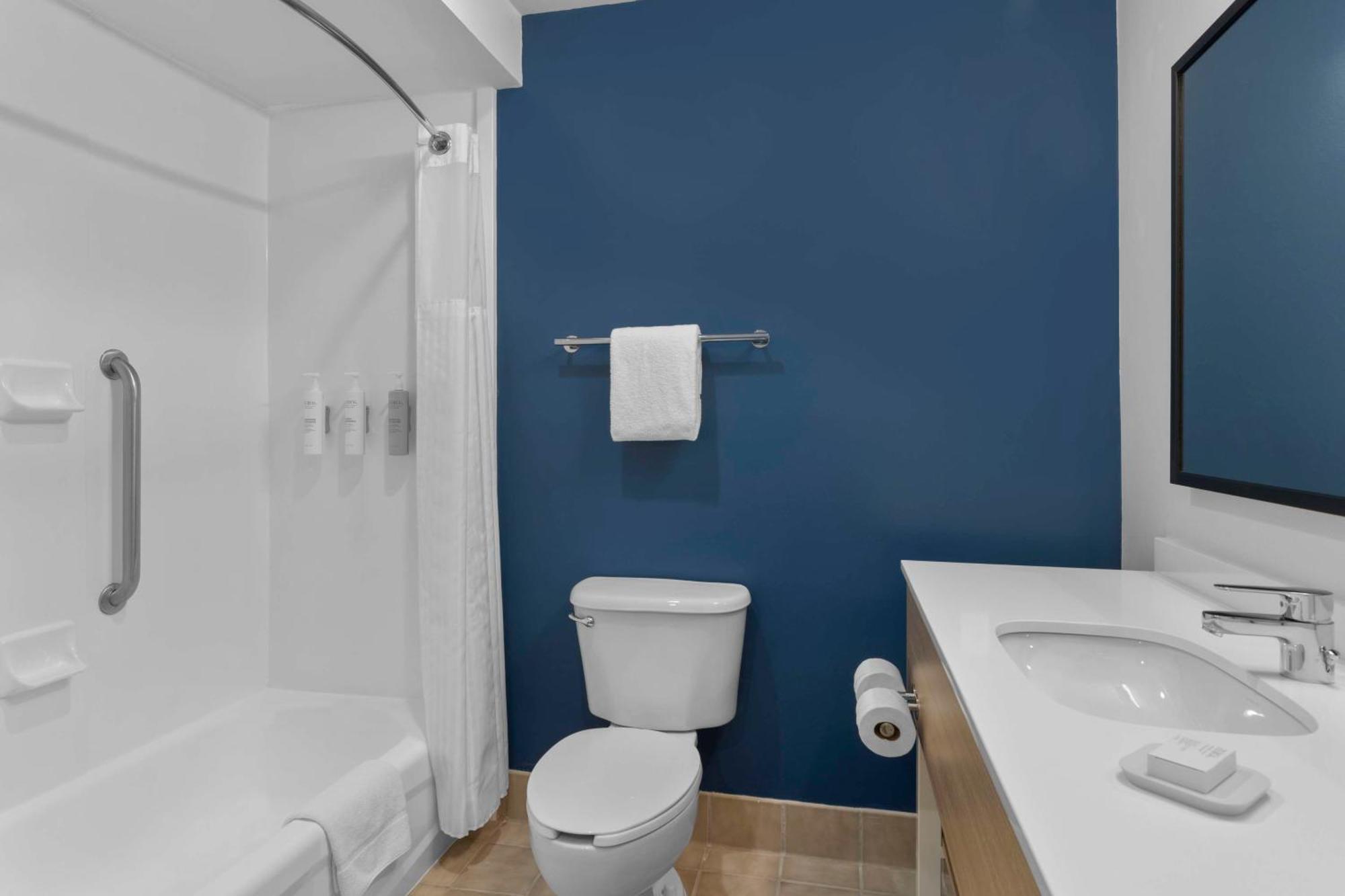 Spark By Hilton Newcomerstown Екстериор снимка
