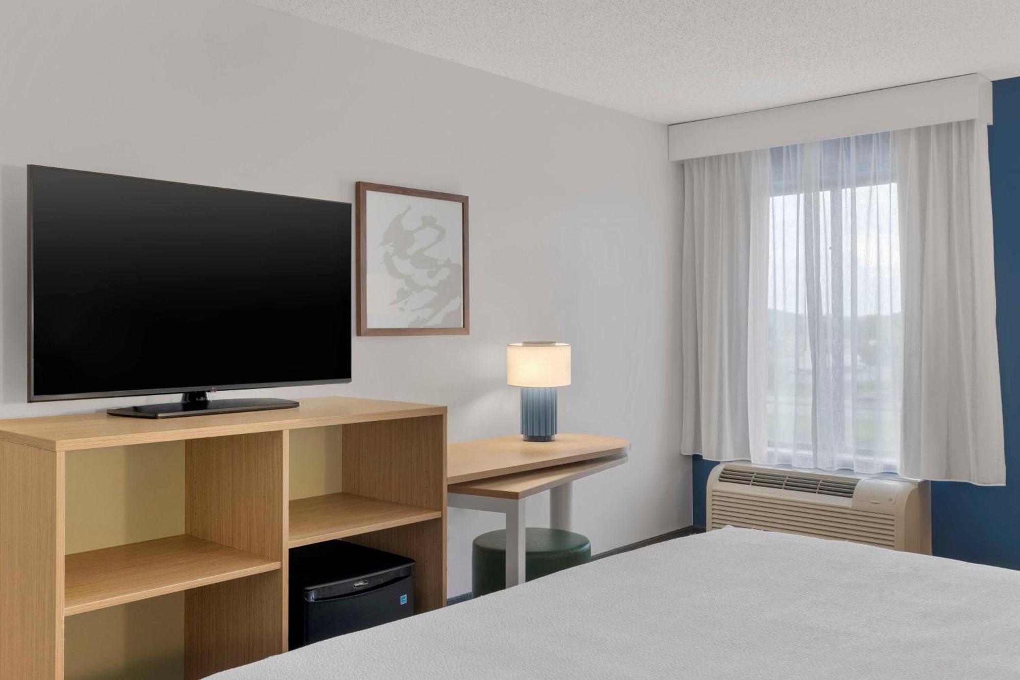 Spark By Hilton Newcomerstown Екстериор снимка